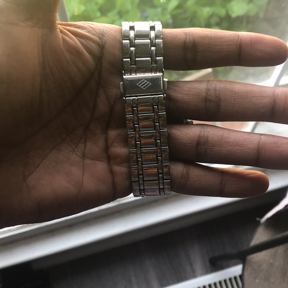 Selling my Joseph Abboud Ab/5087SV watch only wore once in 2 years - Picture 2 of 6